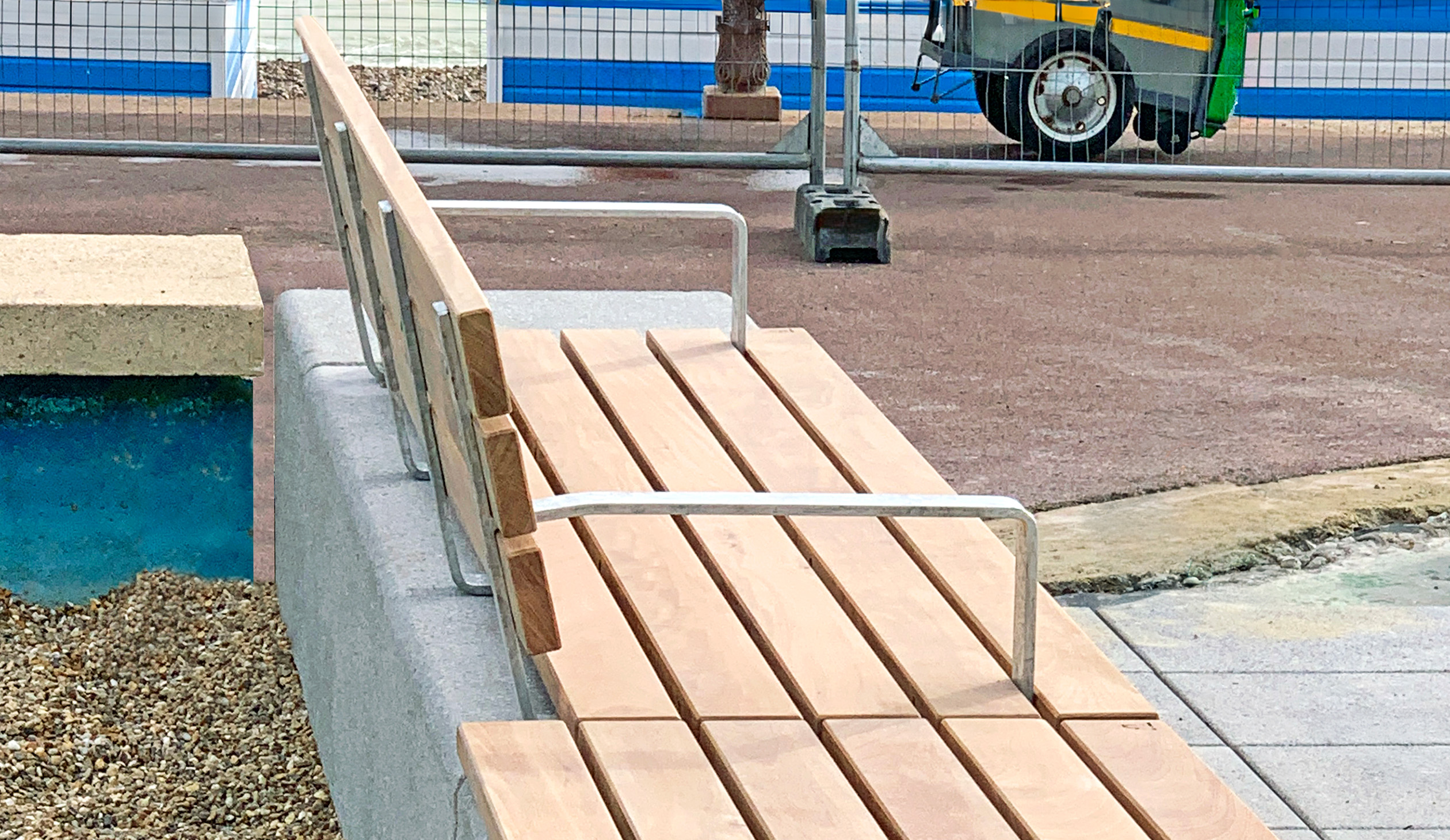 Soca L-ways Seat in hardwood Factory Furniture